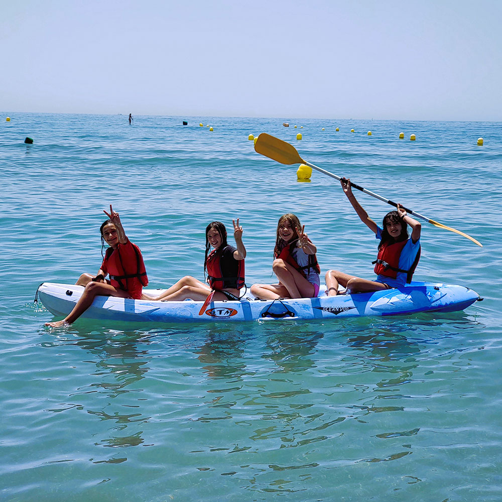 Chicas en kayak